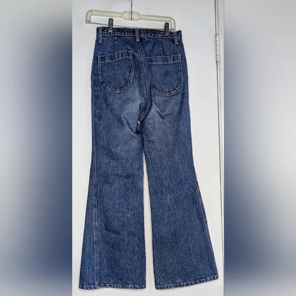 High-Waisted Blue Jeans - Picture 6 of 7